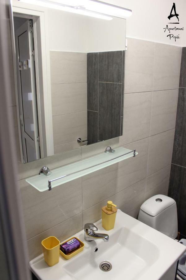 Apartmani Prpic Ražanac Exteriör bild